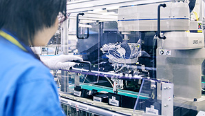 多品種少量生産の効率を200%以上へ改善 人と機械が最適に協調する半自動化