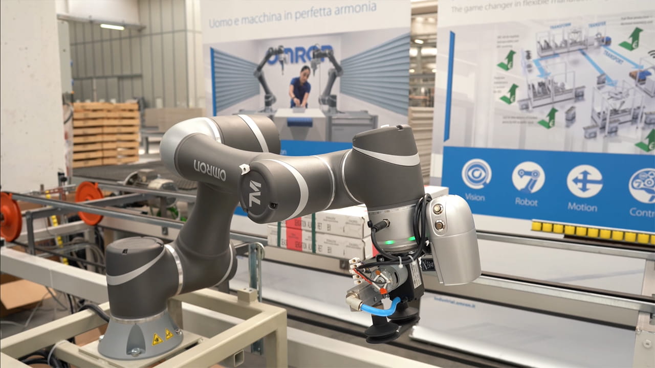 Industry4.0時代のフレキシブル生産を支える<br />協調ロボットのラベル貼り
