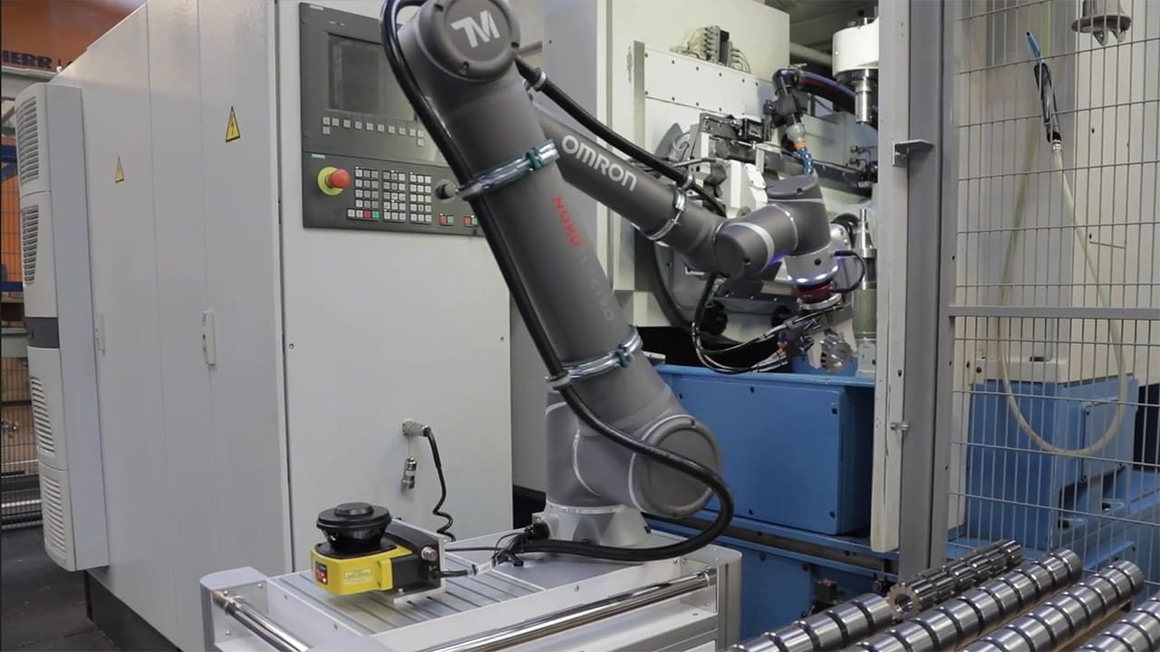 協調ロボットを工作機へのマシンテンディングに採用<br />“ランドマーク”の活用で移設しての使用に対応