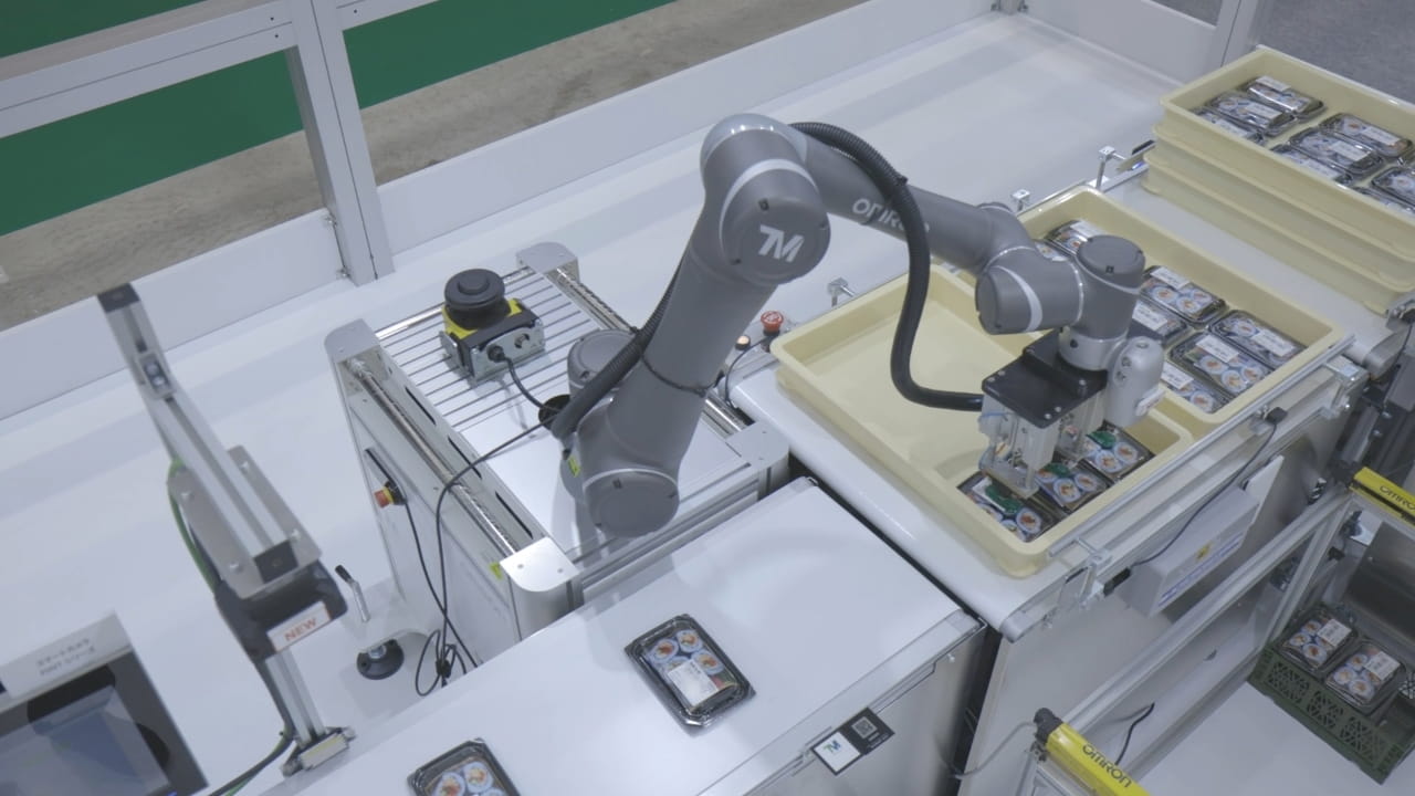 「人手不足」の課題解決。人と協調ロボットが協働する食品検査工程