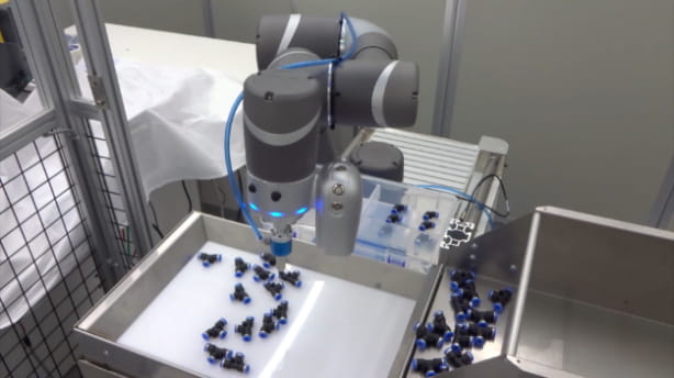 協調ロボットとAnyFeeder（パーツフィーダ）を組み合わせたバラ積み部品の整列