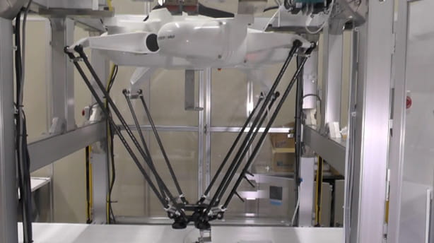 ビジョンシステムとパラレルロボットが連携、高速で箱詰め