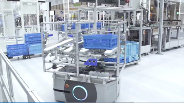 モバイルロボットを使ったジャストイン搬送自動化による生産効率向上