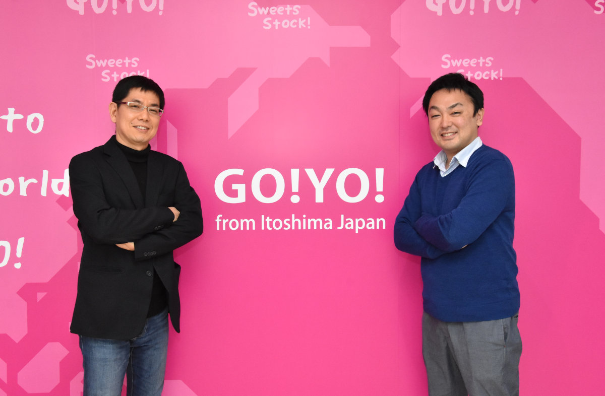 人と機械が調和するスマート工場を目指す五洋食品産業の舛田氏（左）と田村氏（右）