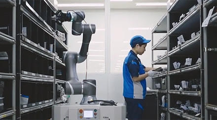 オムロン上海有限公司における協調ロボット使用事例