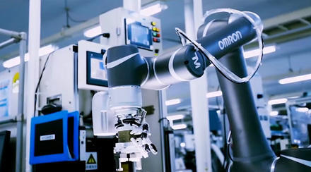 人とロボットが同じ空間で安全に作業を行える、協調ロボットについてご紹介