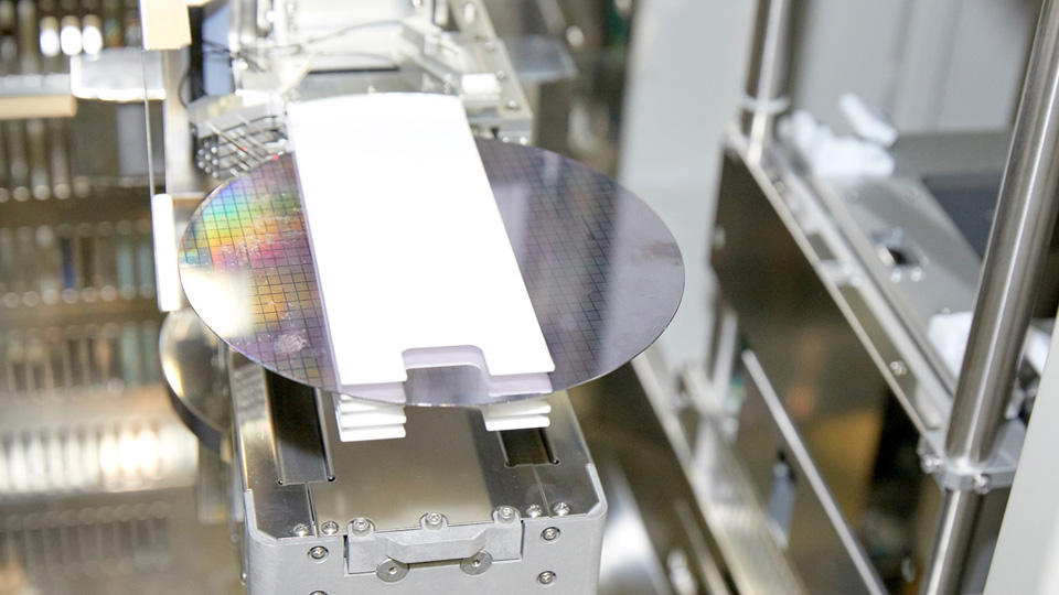 半導体生産ラインの突発故障は、製品(ウエハー)廃棄のリスクを招く