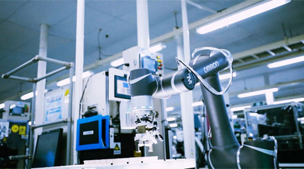 オムロンの各種ロボットに関する特長、事例や動画などを公開