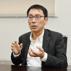 オムロン インダストリアルオートメーションカンパニー 商品事業本部 コントローラ事業部 第二開発部 部長の小野彰男氏
